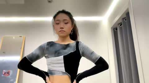 Mia online show from January 18, 7:26 am