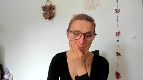 LOVELY JULIA  Peter DAY online show from March 22, 8:53 am