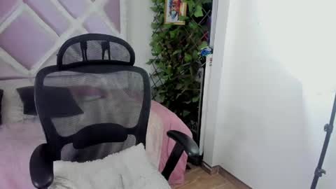 muriell_69 online show from June 4, 6:45 pm