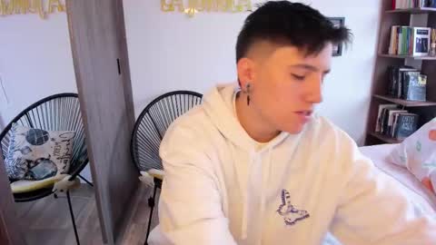 VALENTINA Luna  online show from March 22, 12:00 pm