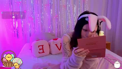 Mia online show from April 9, 5:21 am