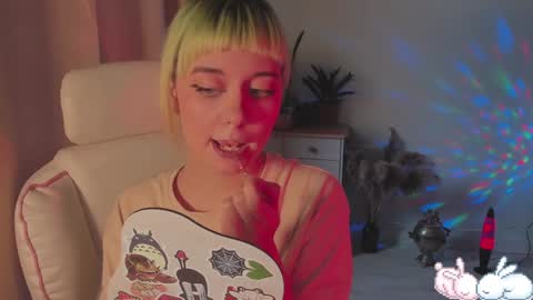 MylaFlores online show from December 15, 9:03 am