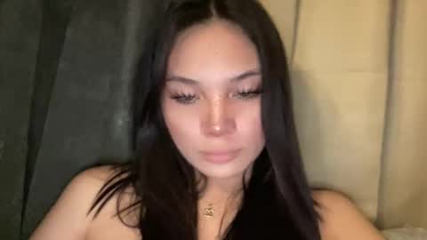 UR GIRL NEXTDOOR online show from February 2, 6:01 am