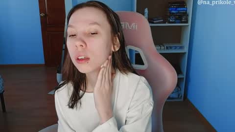 Vanessa and Julia  online show from April 1, 7:09 am