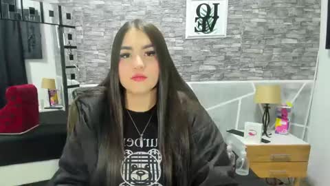 naahomi online show from December 5, 11:16 am