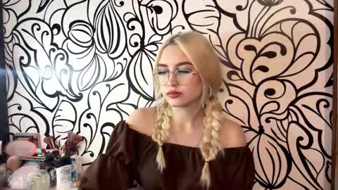 Katrin online show from February 22, 7:15 pm