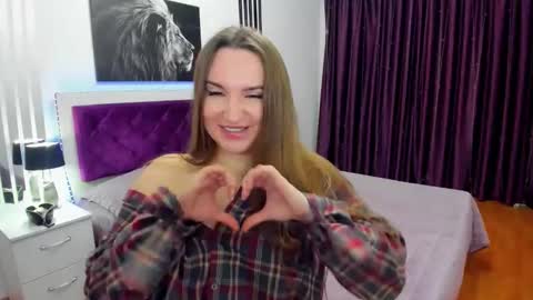 NadinGracefull online show from April 6, 7:15 pm