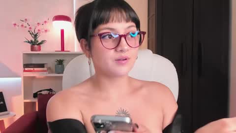 Nahia INDEPENDENT MODEL P online show from April 11, 3:59 pm