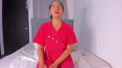 Laura online show from February 18, 9:42 pm