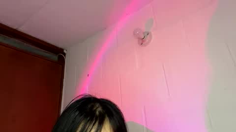 nahomy online show from December 1, 1:14 pm