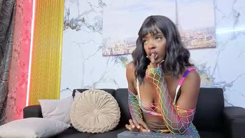 nahomy_smith23_aws online show from September 23, 6:11 am