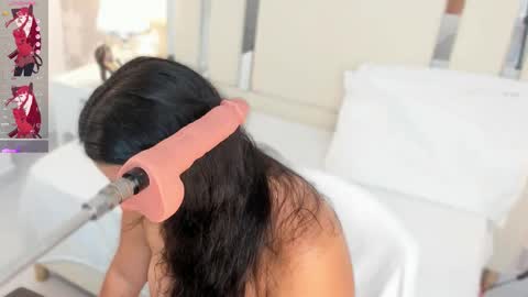 Nahomy Roberts online show from February 6, 9:12 am