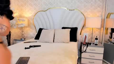 naiawhisper online show from February 10, 5:10 am