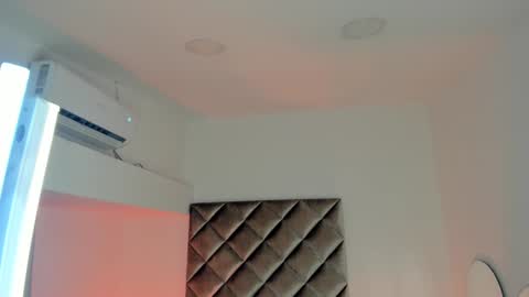 INSTAGRAM  m2221     online show from December 2, 9:54 am