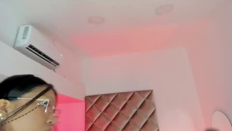 INSTAGRAM  m2221     online show from February 3, 10:03 am