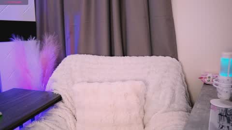 INSTAGRAM     bekkercat  online show from February 5, 10:08 am