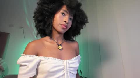 Naomii online show from November 13, 1:15 am