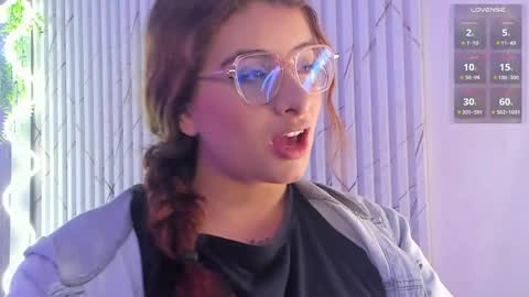 Naomy  online show from April 8, 2:57 am