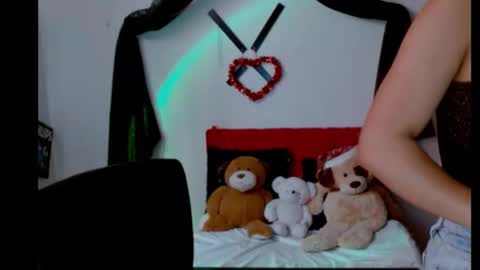 Nataly Escobar online show from March 5, 12:00 pm