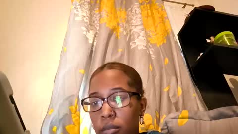 natiivemamiii online show from April 25, 7:11 pm