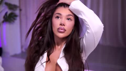 Naty online show from March 3, 8:04 pm