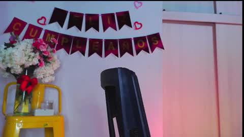 Em  please help me reach 100 thumbs up 3 online show from February 20, 4:44 am