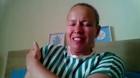 naughtyjennyblondeuk online show from May 10, 1:46 pm