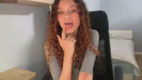 Arantxa online show from December 17, 4:33 pm