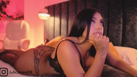 Juli  online show from December 4, 12:51 pm