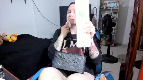 Geek Nicole    im Neeko UwU online show from June 1, 12:07 pm