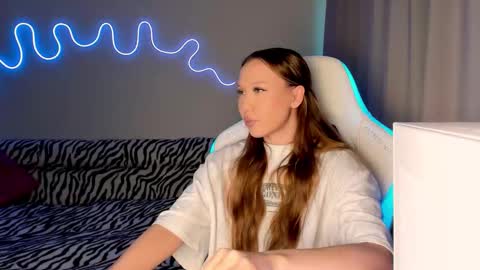 Mina online show from October 7, 1:26 pm