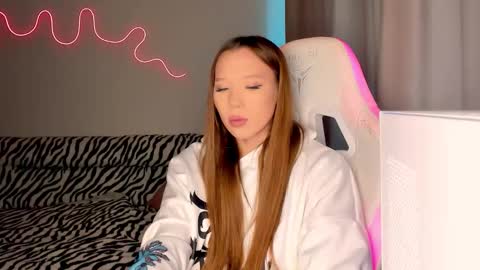 Mina online show from September 10, 1:33 pm