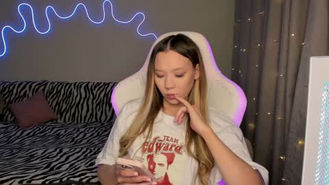 Mina online show from December 17, 2:55 pm