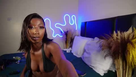 kikiNiaAria online show from January 8, 2:56 pm