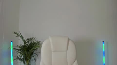 Nia online show from March 10, 1:21 pm