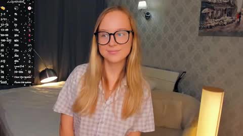 Nicoletta online show from October 17, 5:27 pm