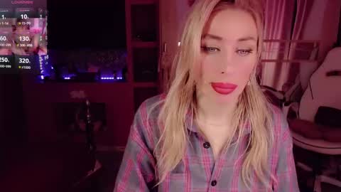 Nicole online show from September 28, 10:15 pm