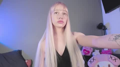 Mary online show from March 1, 10:20 pm