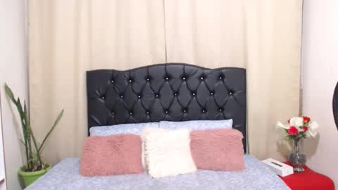 Nicole Chanel online show from September 22, 6:17 pm