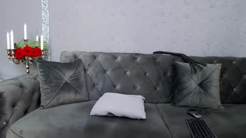 Nicole Domme online show from March 6, 12:30 pm