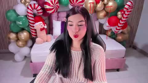 nicolee19_ online show from December 22, 6:44 pm