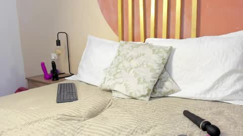 N i c o l e  online show from April 11, 10:13 pm