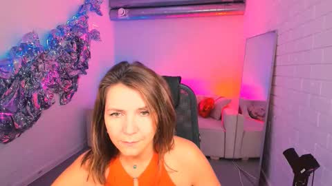 nicolehits online show from October 15, 1:57 pm