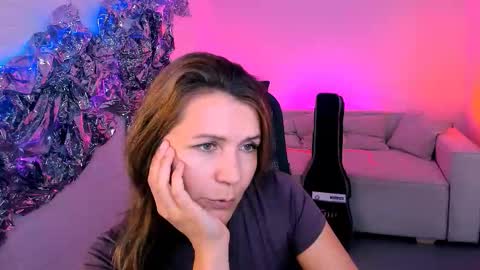 nicolehits online show from September 15, 5:16 am