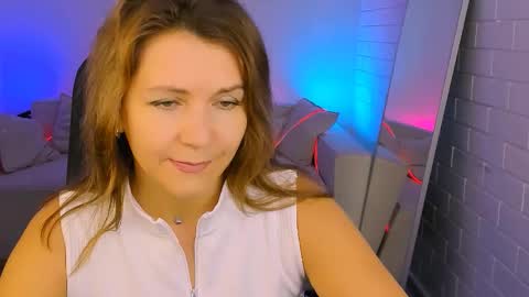 nicolehits online show from November 12, 9:18 am