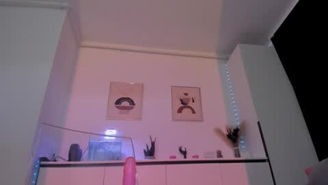 nicoleirisxxx online show from October 10, 6:29 am