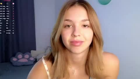 Nicole online show from April 10, 7:20 pm