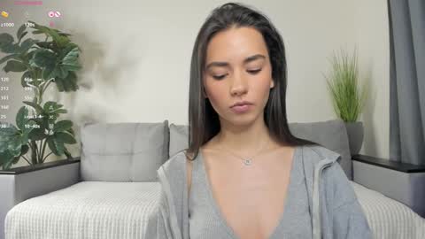 Dua Lipa online show from January 16, 1:04 pm