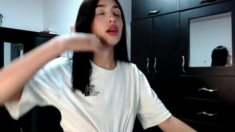 Nicole online show from June 9, 11:15 pm