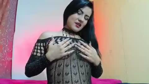 nicolle gomes online show from May 5, 1:08 am